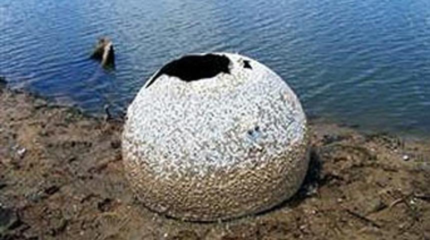 G&ouml;l suları &ccedil;ekilince ortaya &ccedil;ıktı...