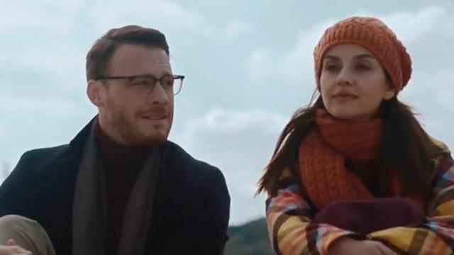 Başrollerini Kerem Bürsin ve İrem Helvacıoğlu'nun üstlendiği 'Eflatun' filminin vizyon tarihi kesinleşti... Afişi beğeni topladı