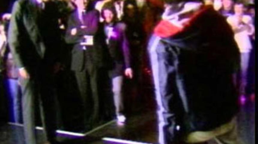 Prens Charles'tan düğün öncesi break dans