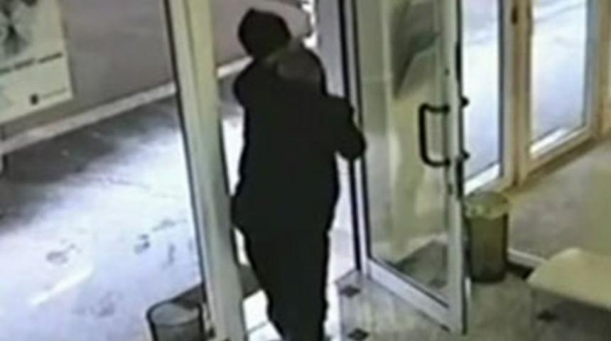 Ne yaptı etti bankayı soydurmadı