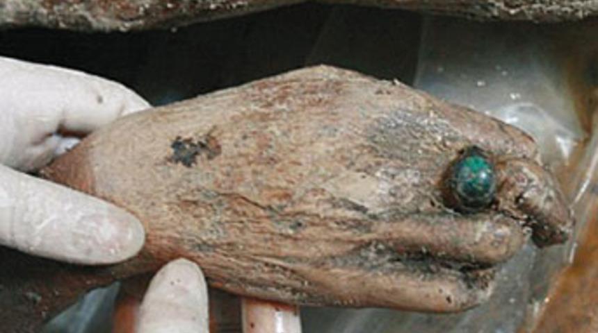 Y&uuml;z&uuml;klerin Efendisi 'kadın' &ccedil;ıktı