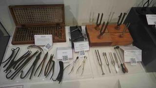 Zamanda yolculuk gibi... 1800'lü yıllarda dişi ağrıyan insanlar bu aletlerle tedavi ediliyordu