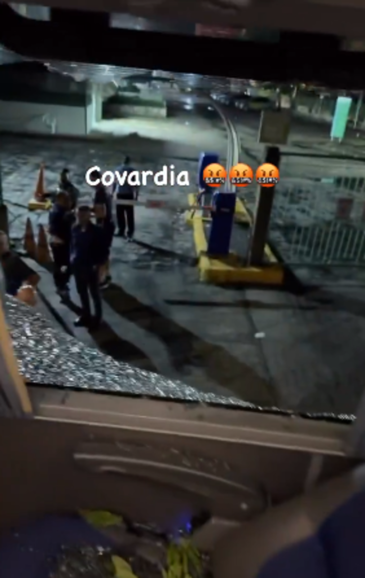 Brezilya'da oynanan futbol maçının ardından takım otobüsüne bombalı saldırı düzenlendi! Çok sayıda yaralı var... G5