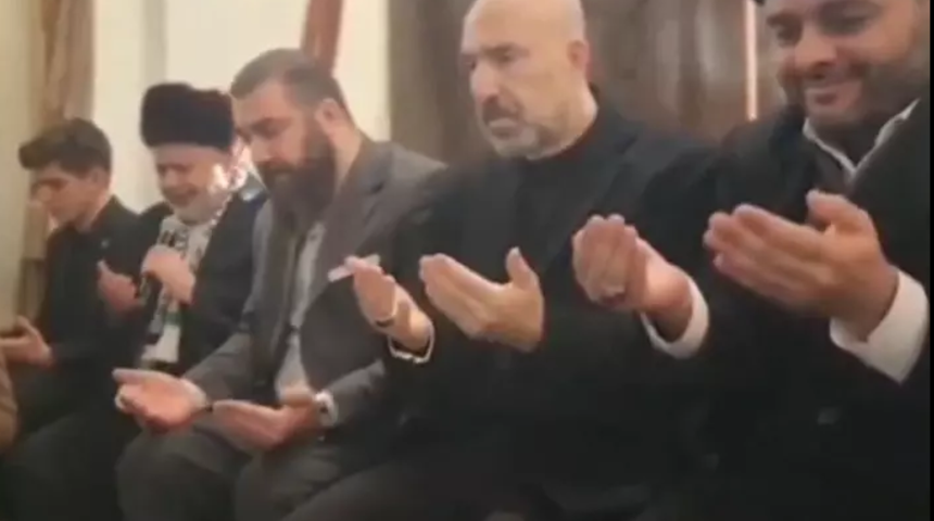 Şevki Yılmaz'ın tepki çeken sözlerinin ardından Osmanoğlu ailesinden açıklama! Sultan 2. Abdülhamid’in 4. kuşak torunu Roksan Kunter Özkan paylaştı