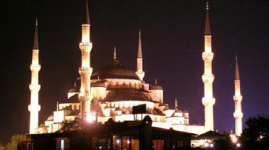 Camiler doldu taştı