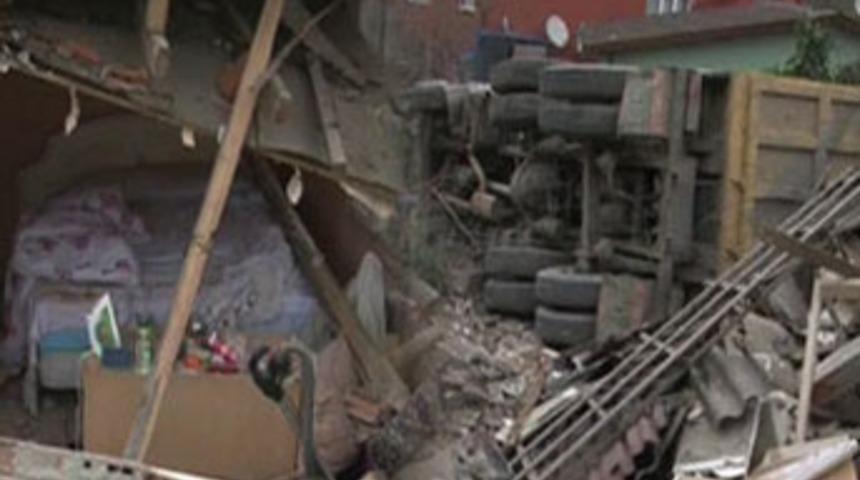 Hanım kalk yatak odasında kamyon var