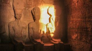 Yılda sadece 2 kez gerçekleşiyor! Firavun'a güneş vurdu