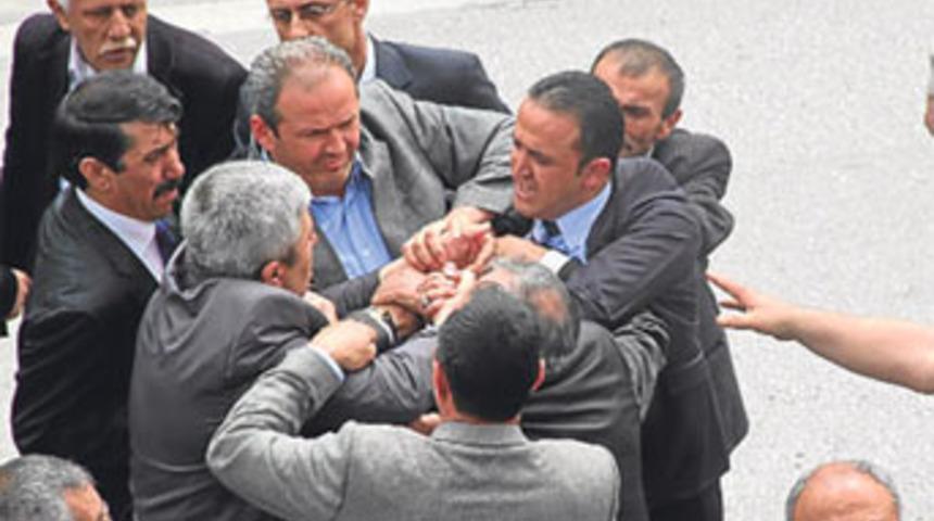 MHP ve Ak Parti adayları birbirine girdi