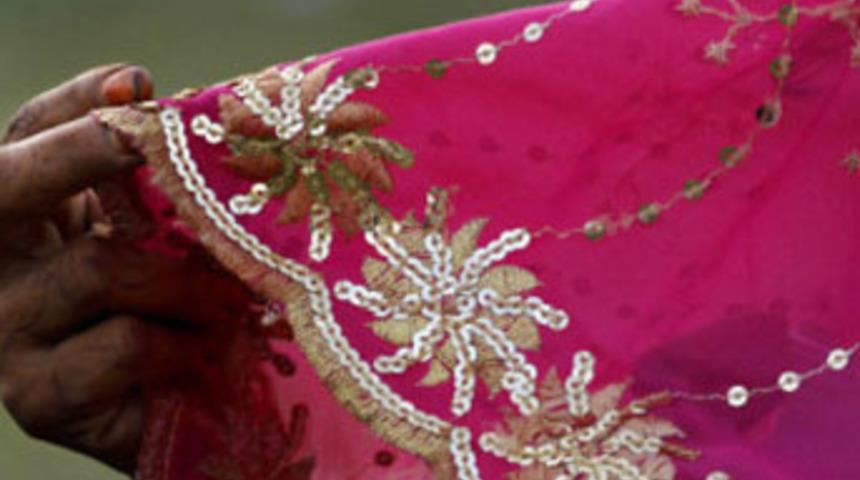 Ailesi i&ccedil;in intihar etti ama...