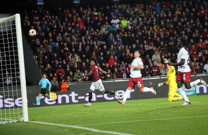 Avrupa'dan elenmenin faturasını Okan Buruk'a kestiler! Spor yazarları başarılı hocaya demediğini bırakmadı G4