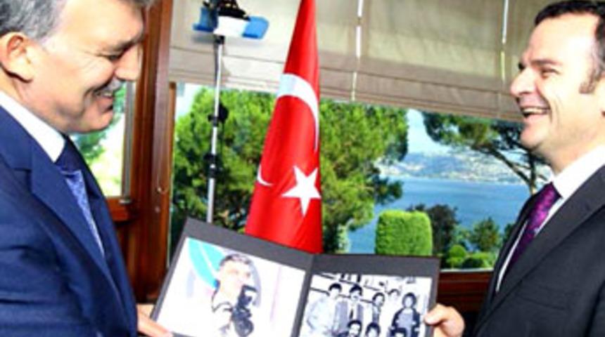 Cumhurbaşkanı G&uuml;l'&uuml; şaşırtan fotoğraf