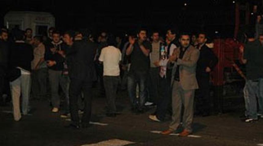 SP'lilerle polis arasında bayrak krizi