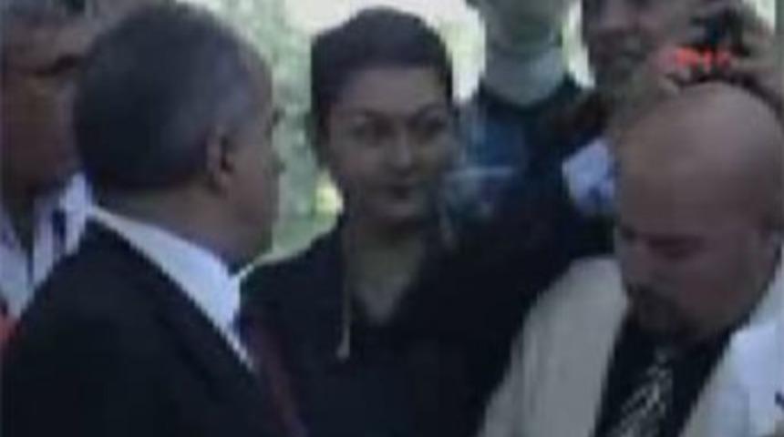 Basın a&ccedil;ıklamasını yarıda kesen telefon