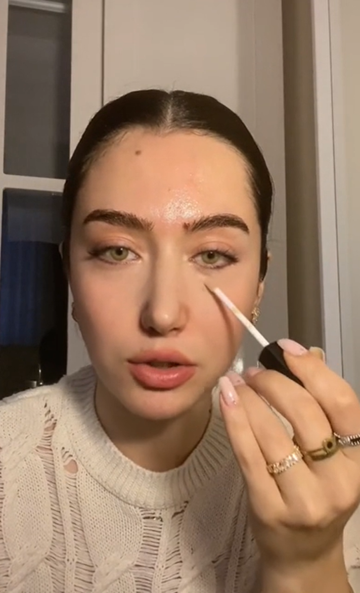 Londra'ya tanışacağını söyleyerek ayrılan sevgilisinin nişanlandığını öğrendi! Sosyal medyada yaşadığı şoku anlattı... "Biz erkeklere bir günde küsmedik" G4