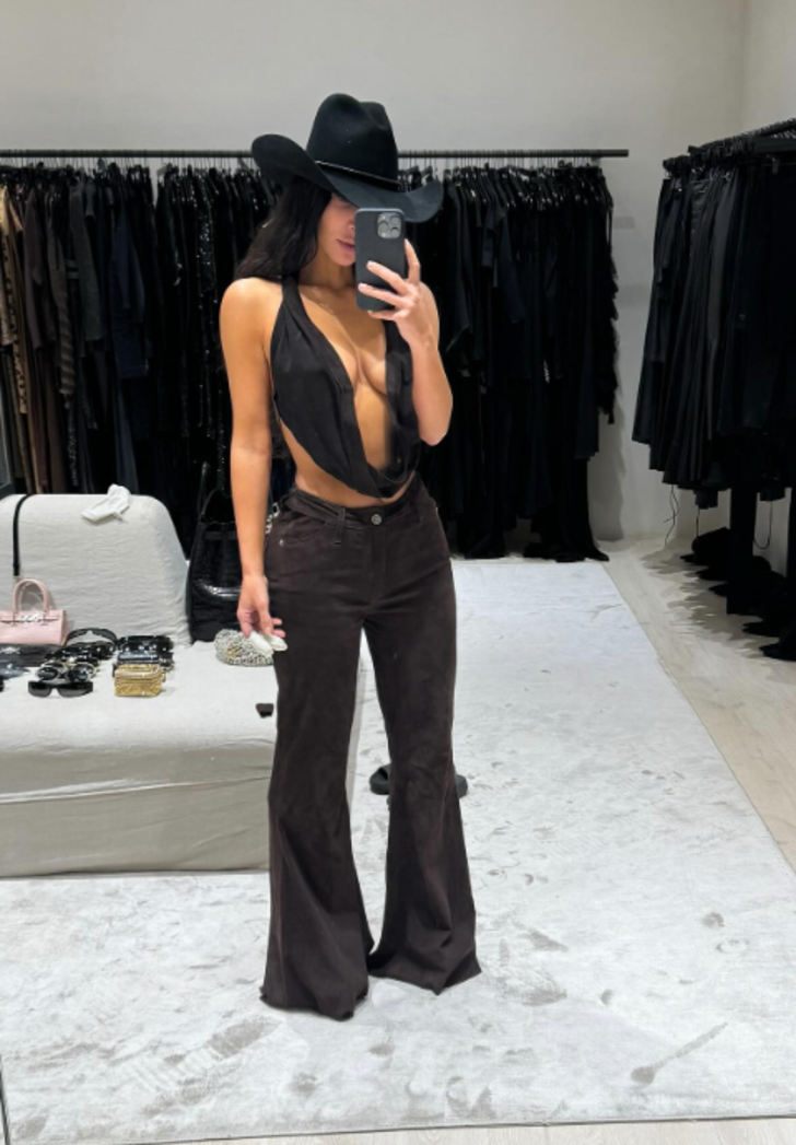 Kim Kardashian kız kardeşi Kendall Jenner ile sırt sırta poz verdi! Sosyal medyayı salladı G1