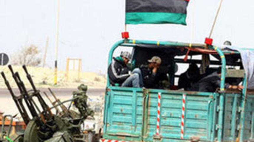 İsyancılar İngiliz askerlerini rehin aldı