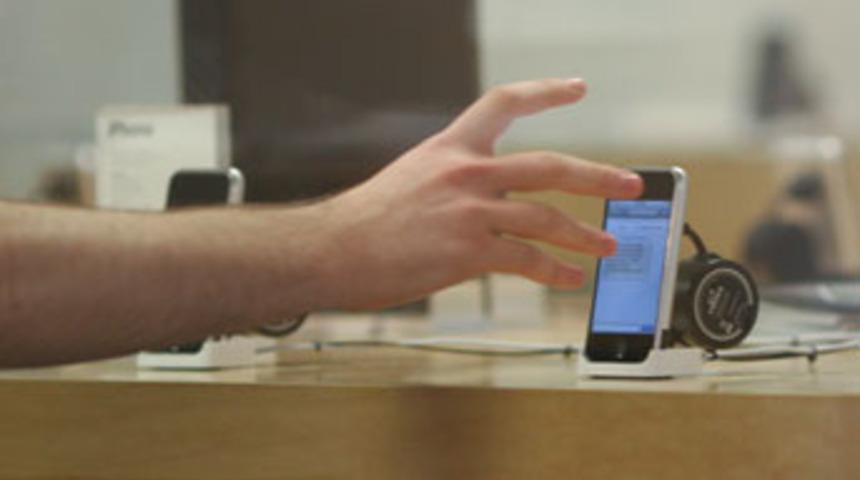 Herkes iPhone istiyor!