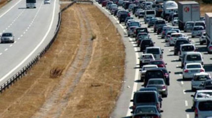 TEM'de kuyruk 15 km'ye ulaştı