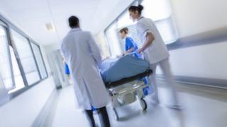 Sağlık Bakanlığı'na 8 bin işçi alınacak! Resmi Gazete'de yayımlandı, kadrolar belli oldu