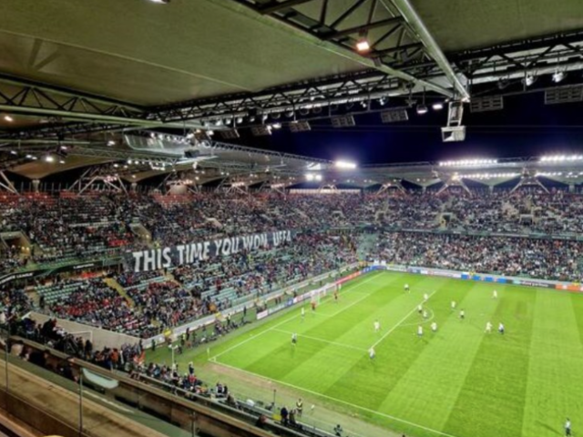 Açılan pankart maçın bile önüne geçti!