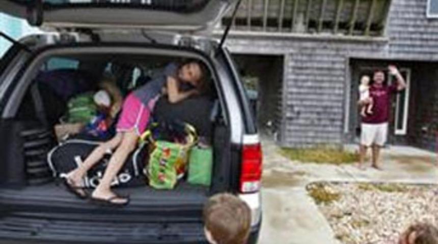 T&uuml;rkler Irene Kasırgasına karşı