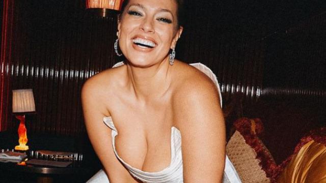 Kıvrımlı model Ashley Graham defile izlemeye böyle gitti! 'Gece 1'den önce...' notu dikkat çekti 