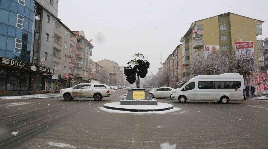 Muş’ta 39 köy yolu ulaşıma kapandı