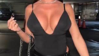 Sosyal medya fenomeni Francia James Meksika tatiline hızlı başladı! Sokak tarzı hayranlarından tam not aldı