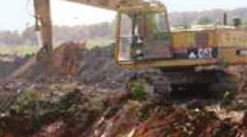 Sınıra hendek adaya asker