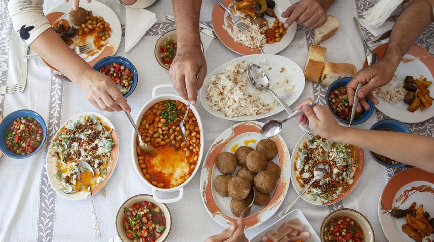 'Bugün iftarda ne pişirsem?' diyenler için pratik tarifler! Ramazan'ın 5. günü iftar menüsü!