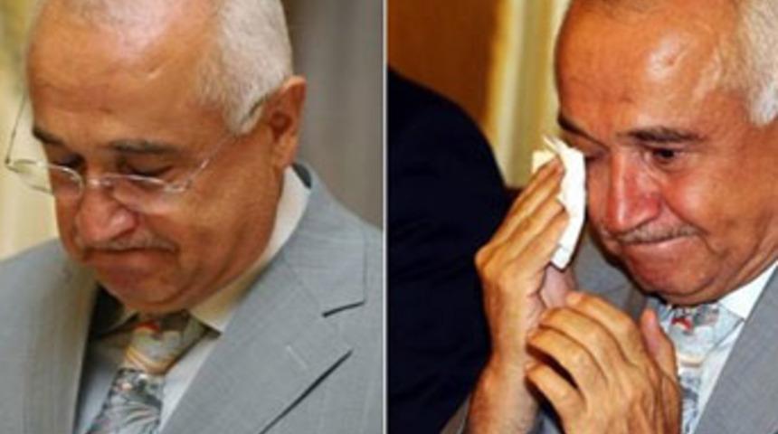 &Ccedil;i&ccedil;ek iftar yemeğinde ağladı