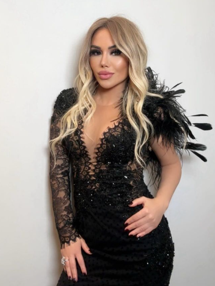 Yüzündeki değişimle çok konuşulmuştu... Şarkıcı Ceylan'ın gözlüklerinin fiyatı dudak uçuklattı G5