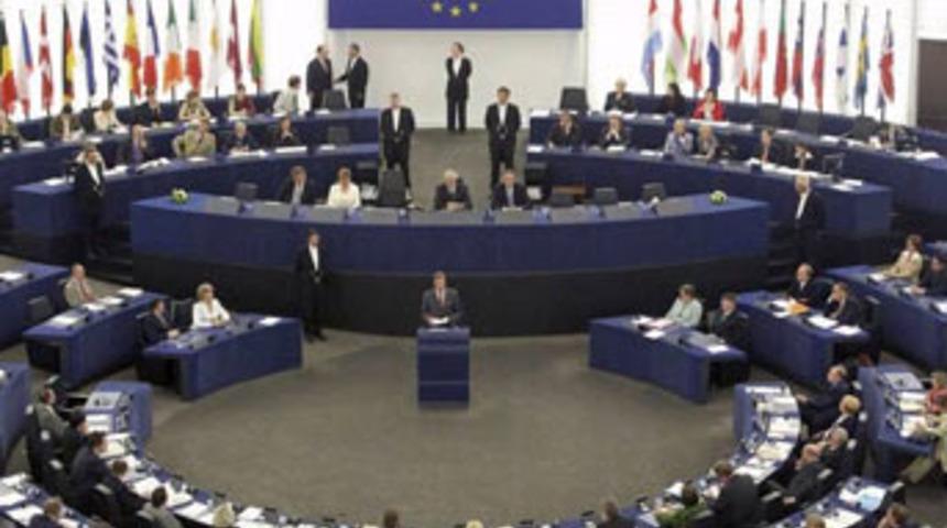 Avrupa Parlamentosu Türkiye'yi topa tuttu