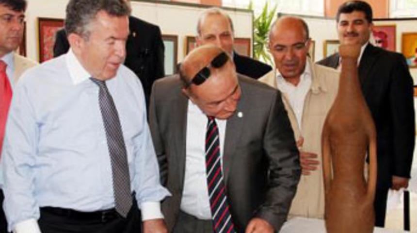 'Müstehcen' heykelin kolu kırıldı