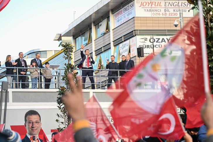 AK Parti görevlisinin üyelik teklifine Ekrem İmamoğlu'ndan esprili yanıt! 'Ne kadar istiyorsunuz beni ya' G4