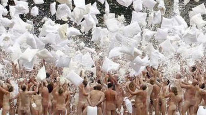 800 kişilik yastık savaşı