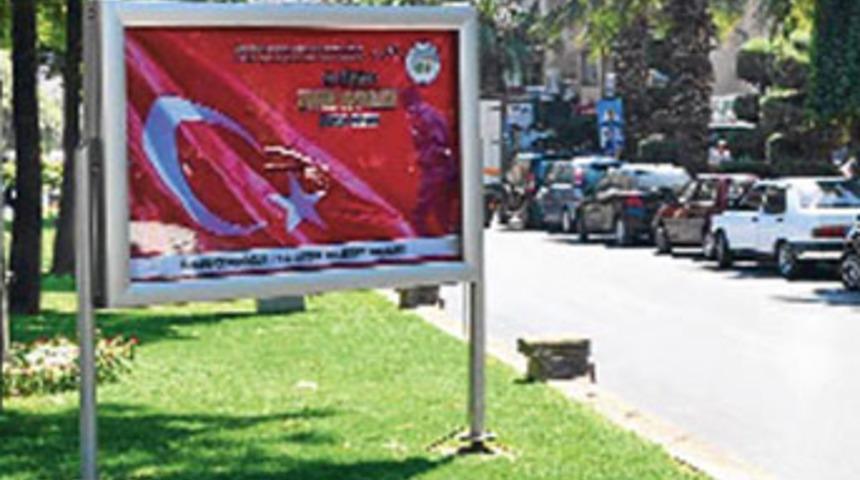 Aydın Belediyesi&rsquo;nden Atat&uuml;rk&rsquo;l&uuml; afiş gafı