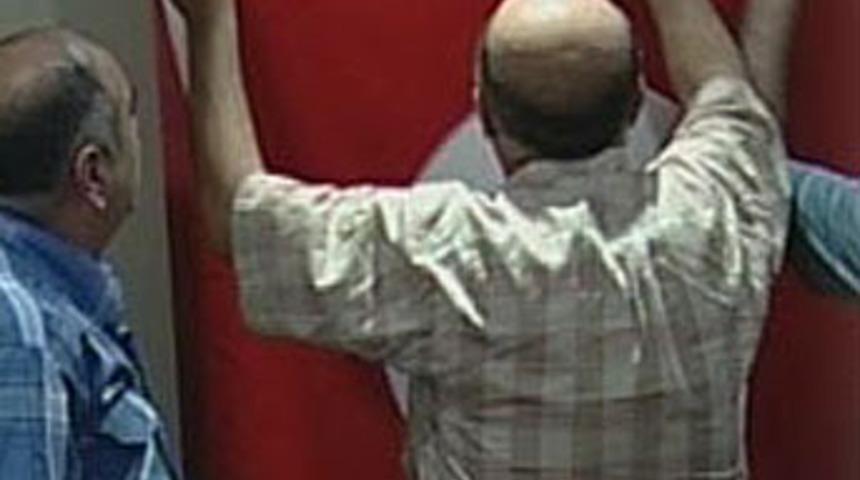 Atat&uuml;rk fotoğrafının &uuml;st&uuml; kapatıldı