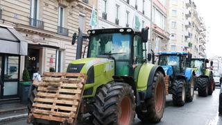 Çiftçiler Paris'i yeniden kuşattı! Yolları traktörlerle kapattılar