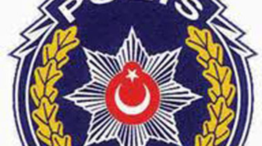 Tiyatrocuyu soyan polise kınama yok