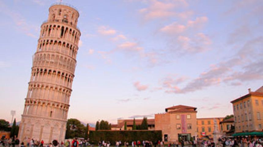 Pisa Kulesi'nde intihar şoku!