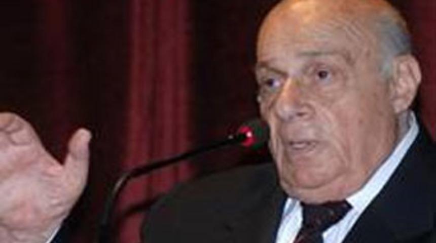 Rauf Denktaş hastaneye kaldırıldı