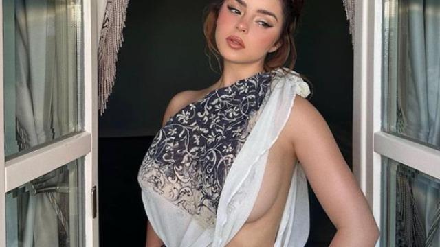 Demi Rose transparan elbisesiyle sere serpe uzandı! 'Eve geliyorum' notu dikkat çekti