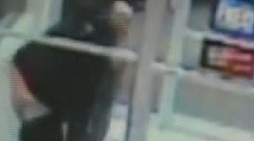 Hırsızın pantalonu düşerse