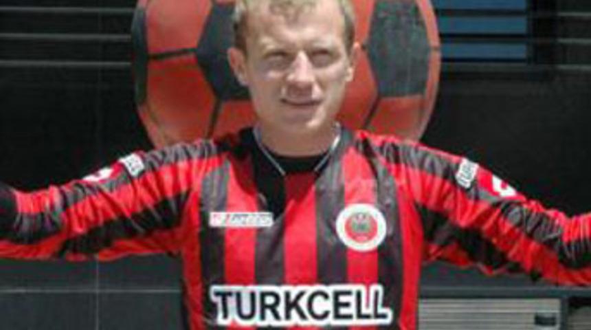 Milli Takımın eski kalecisi g&ouml;zaltında