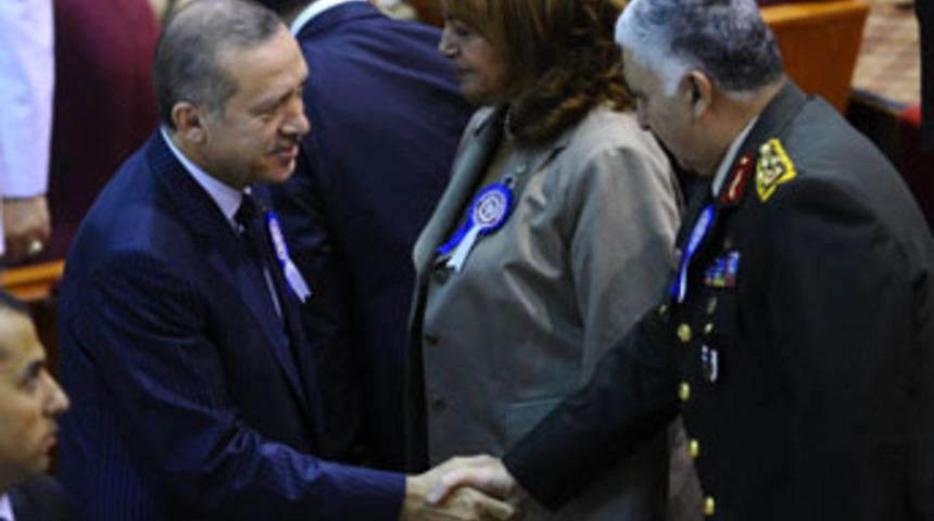 Asker bastırdı, hükümet pes etti