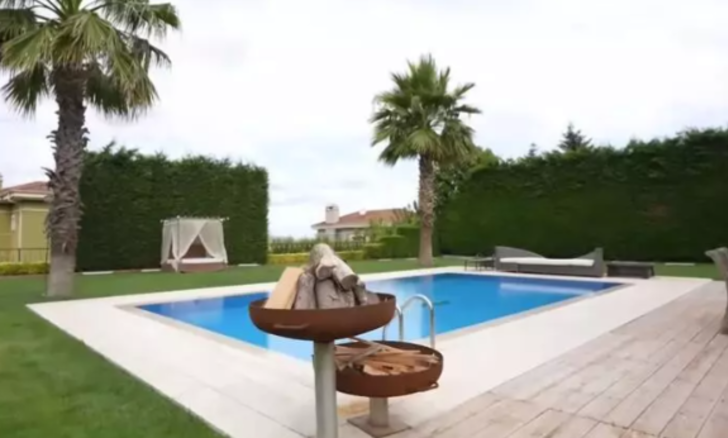 Berdan Mardini'nin 3 katlı lüks villasını görenler hayran kaldı! Özel yapım villada yok yok... 'Saray yavrusu gibi' G4