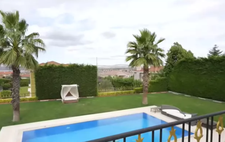 Berdan Mardini'nin 3 katlı lüks villasını görenler hayran kaldı! Özel yapım villada yok yok... 'Saray yavrusu gibi' G5