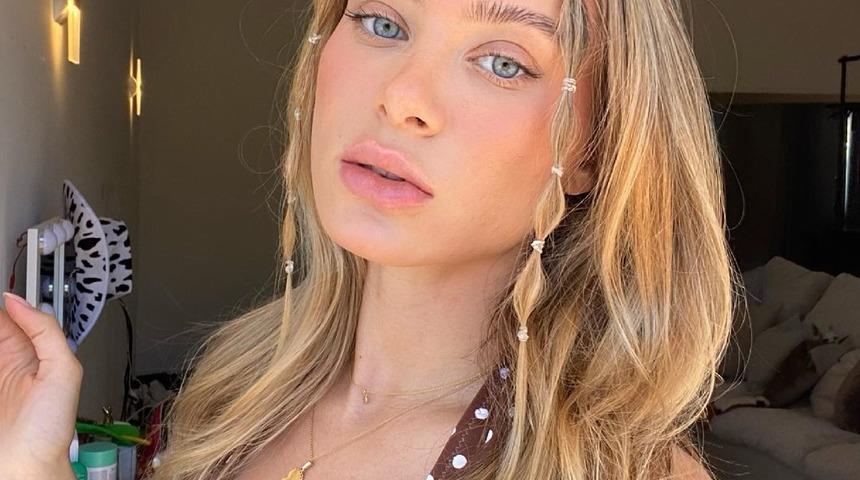 Lana Rhoades'in yeni tarzı görenleri şaşkına çevirdi! Saçları vücudunun tamamını örttü... 'Samara'ya benzemiş"