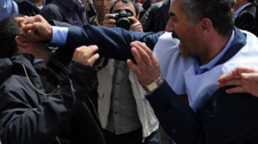 1 Mayıs kutlamalarına kan bulaştı